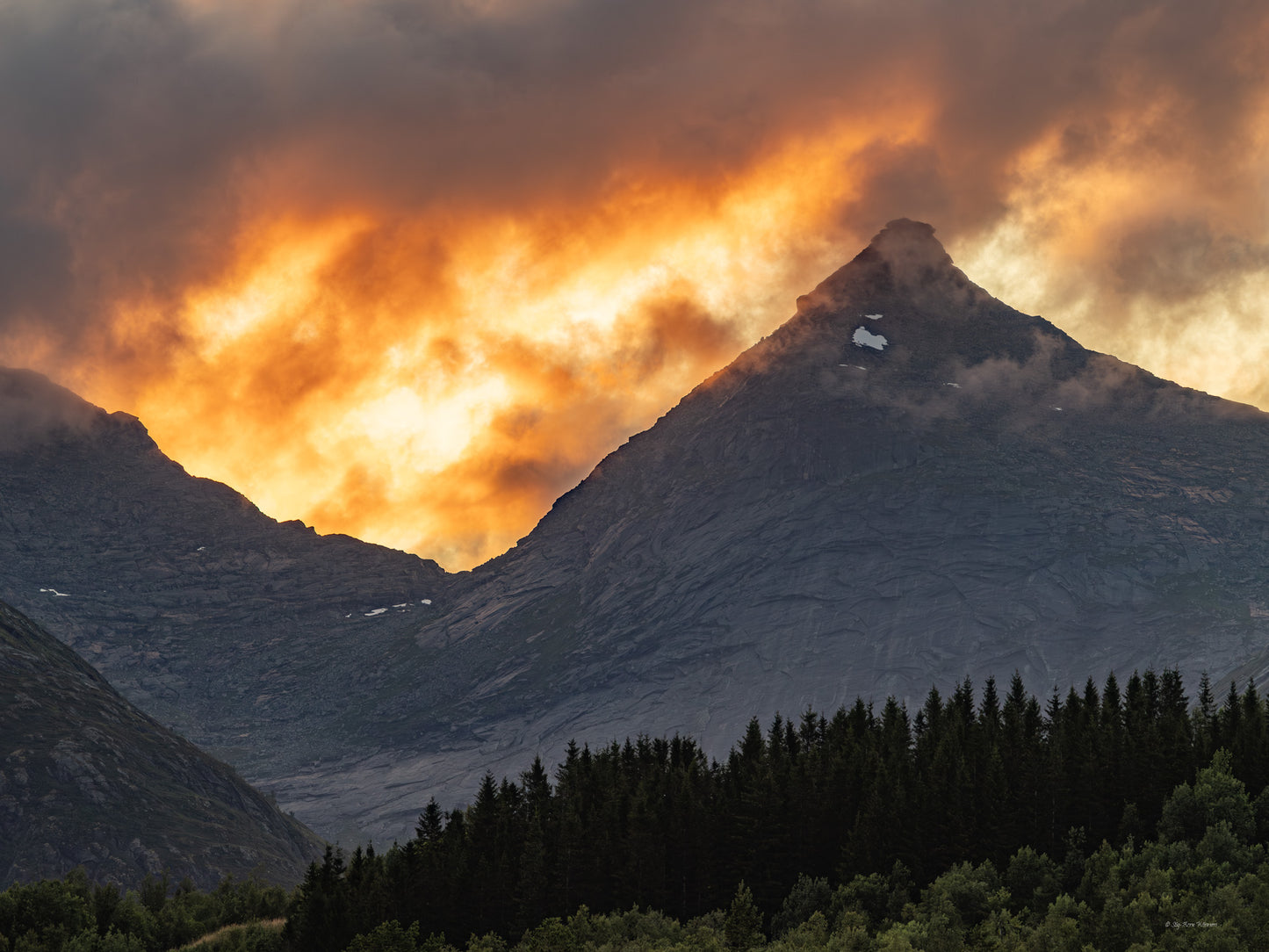 Valnesfjord sunset